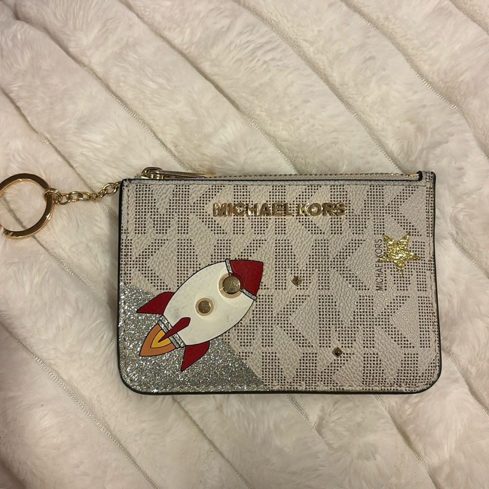 •Authentic Michael Kors Wallet